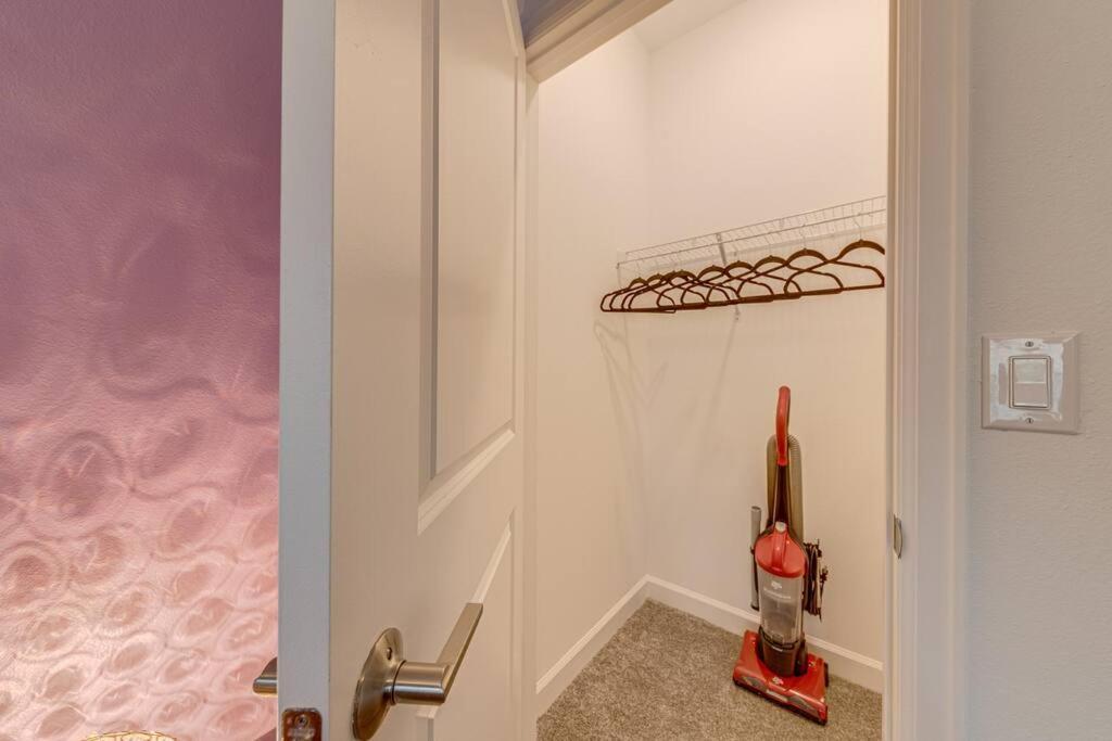 Newly Listed Townhouse Storey Lake, Free Waterpark Киссимми Экстерьер фото